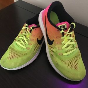 nike free run neon